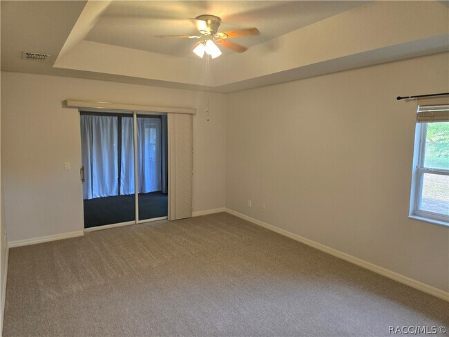 Building Photo - 14 Hollyhock Ct