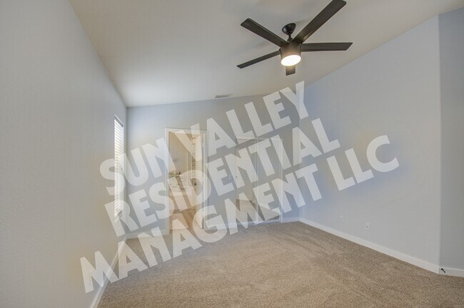 Building Photo - 17526 W Coyote Trail Dr