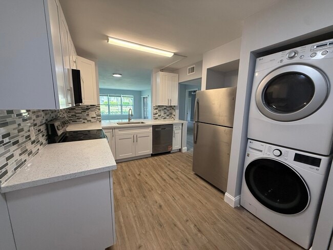 Building Photo - 7355 Woodmont Terrace