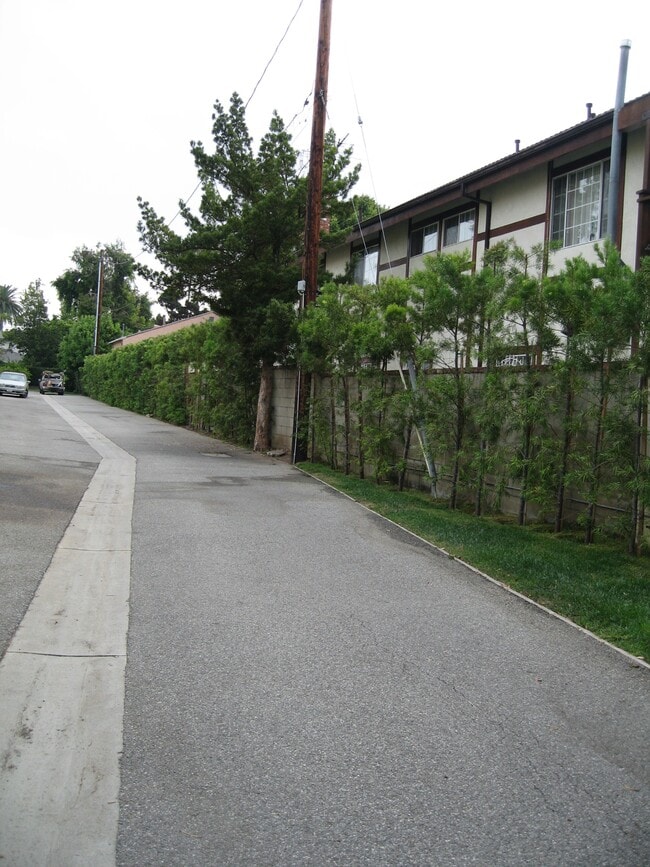 Side driveway - 11869 Marcasel Ct