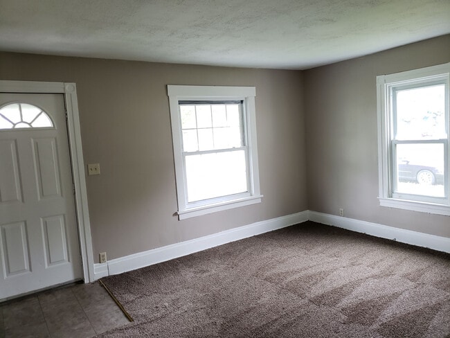 Building Photo - $599 Security Deposit Special for Lease!