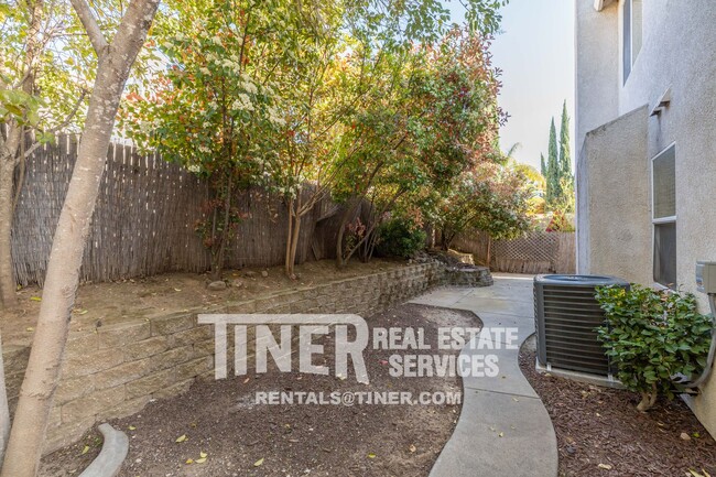 Building Photo - 6530 Aster Ct