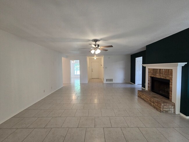 Building Photo - 3906 Kevin Shaw Dr