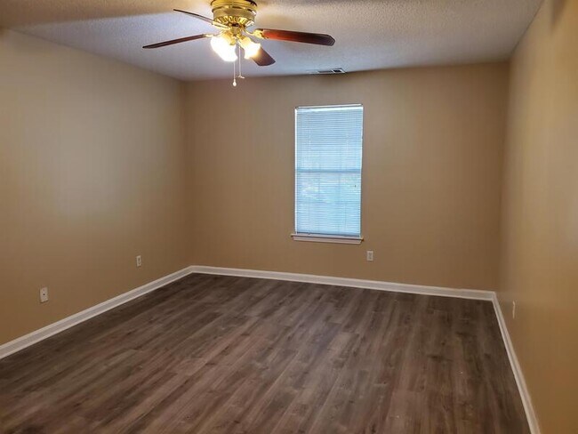 Building Photo - 1812 Clunan Cove