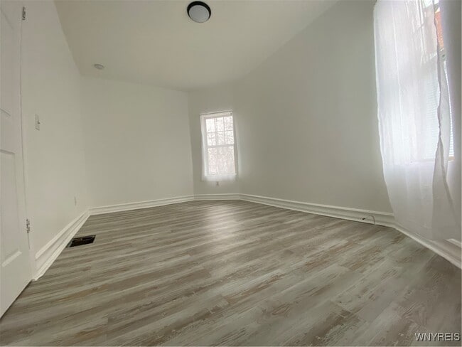 Building Photo - 244 Purdy St