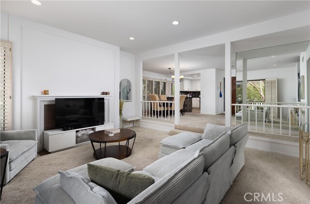 Building Photo - 9 Flores