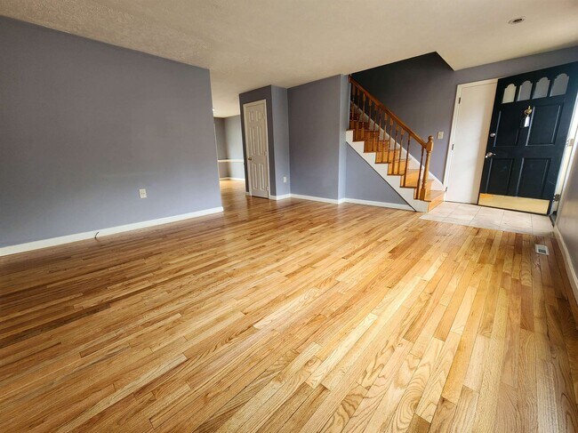 Building Photo - 67 Burgundy Dr
