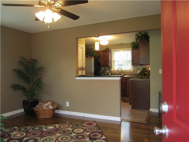 Building Photo - Charming 2 Bed, 1 Bath Nashville Rental - ...