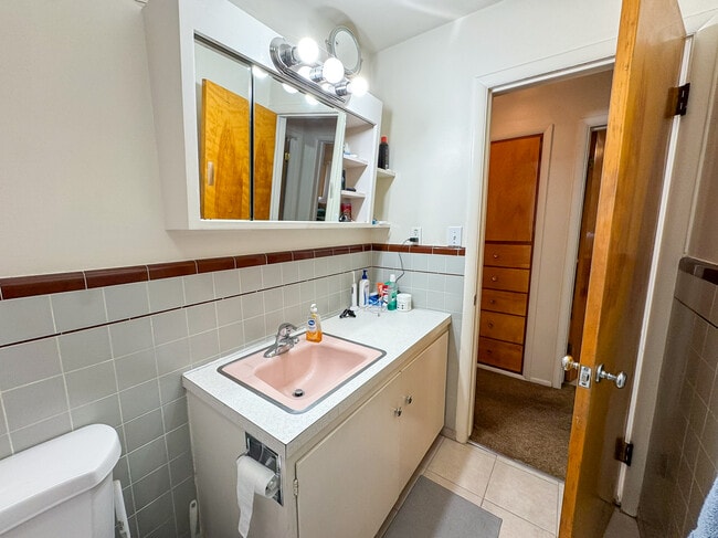 Building Photo - 845 E 820 N