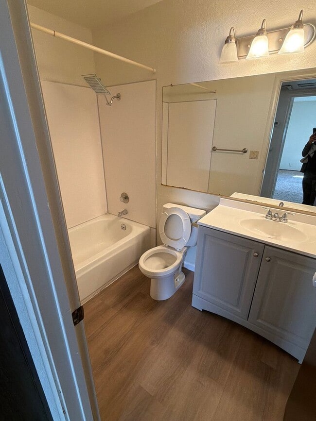 Building Photo - 2 Bed 2 Bath Duplex!