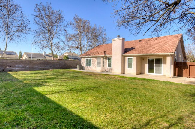 Building Photo - 5149 W Celeste Ave