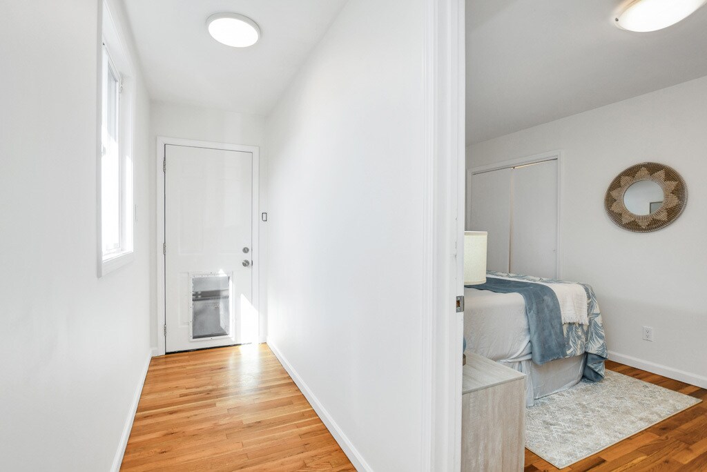 Building Photo - 3818 Suter St