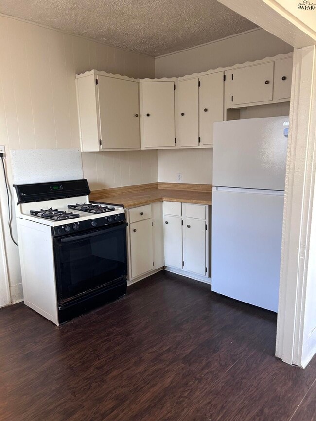 Building Photo - 1643 Pearl Ave