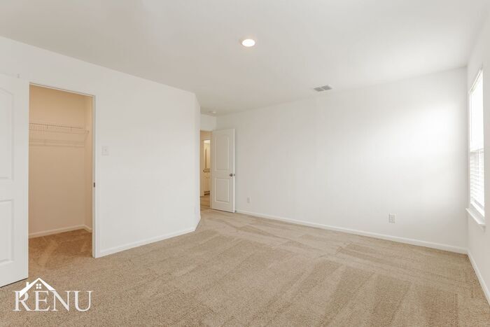 Building Photo - 2935 Jackson Smt