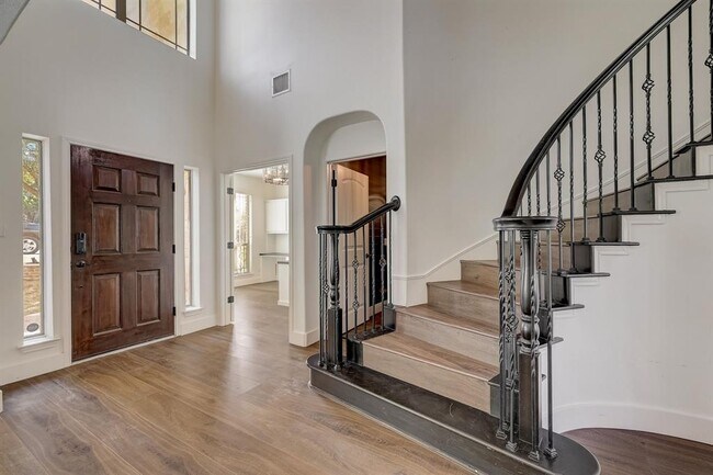 Building Photo - 16012 Spillman Ranch Loop