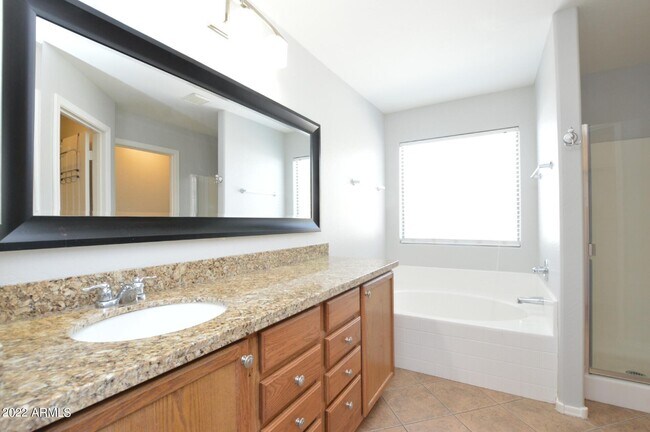 Building Photo - 45588 W Tulip Ln