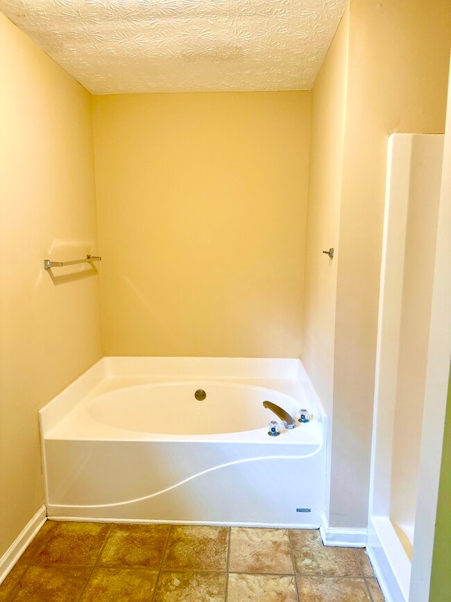 Building Photo - 4552 Latchwood Dr