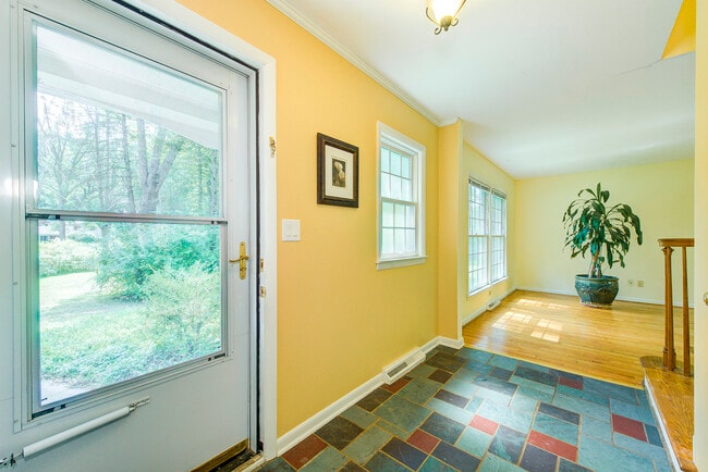 Building Photo - 3254 Kenilworth Dr