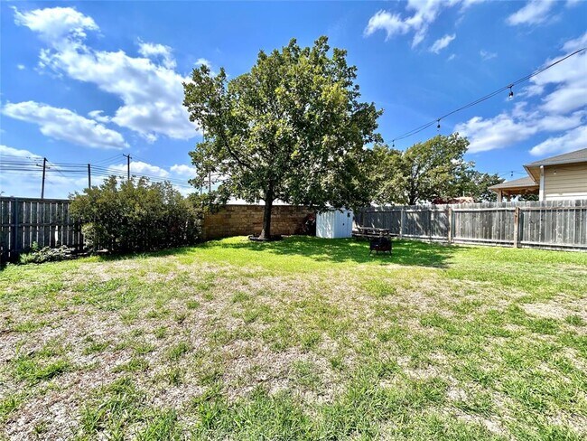 Building Photo - 2707 Amberglow Ct