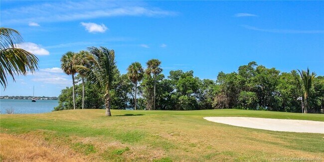 Building Photo - 20 NE Plantation Rd