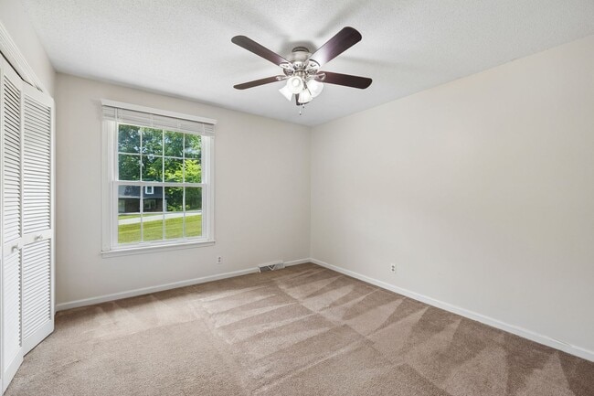 Building Photo - Pet Friendly Four Bedroom with Basement!