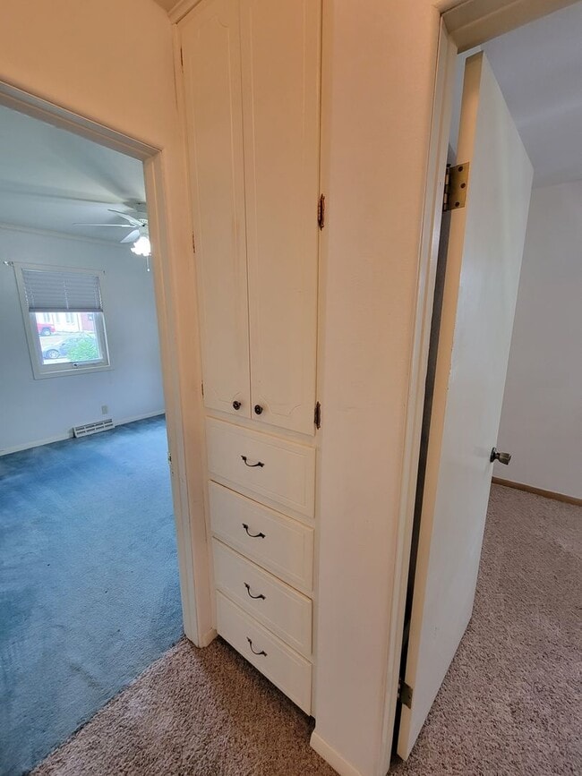 Building Photo - 4 bedroom 2 bath near campus!