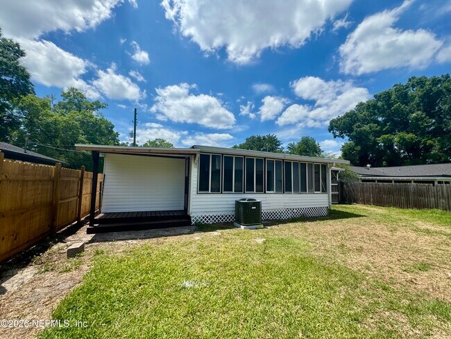 Building Photo - 379 Orange Ave
