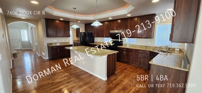 Building Photo - Single Family with Chef Kitchen
