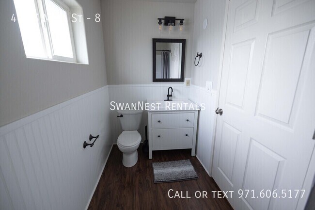 Building Photo - 401 S Main St