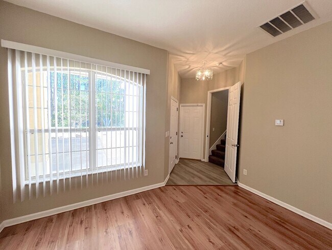 Building Photo - Huge 4 Bed 3 Bath 2 Car Townhome w FENCED YARD  for Rent!