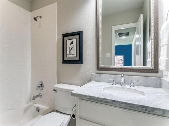 Building Photo - 4864 Isleworth Dr