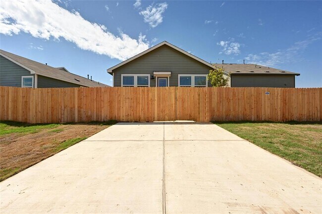 Building Photo - 203 Chapel Beck Dr