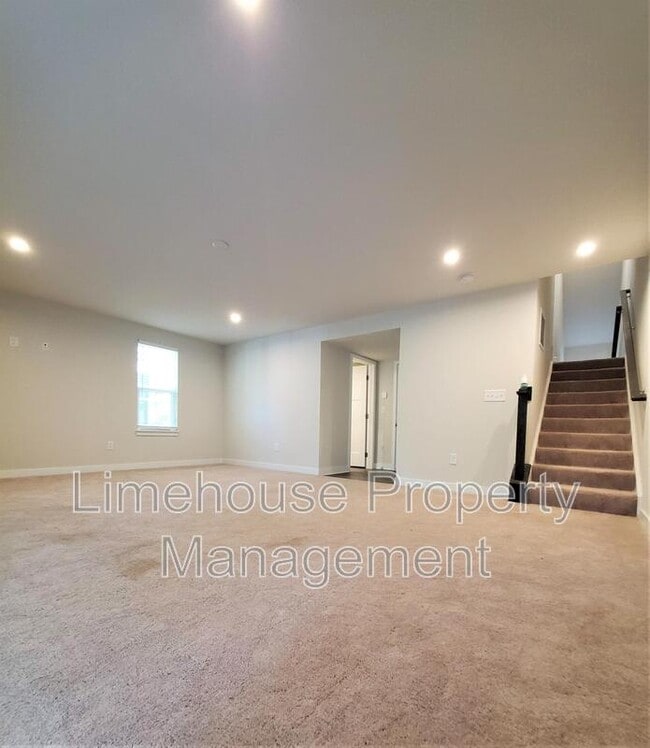 Building Photo - 946 Gabion Wy