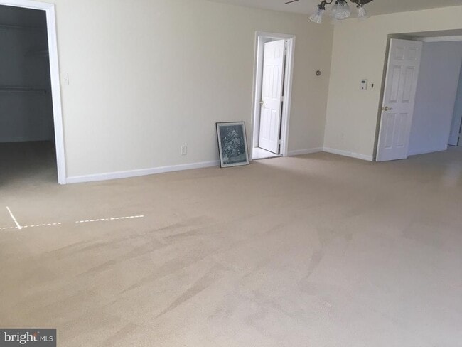 Building Photo - 5430 Ashleigh Rd