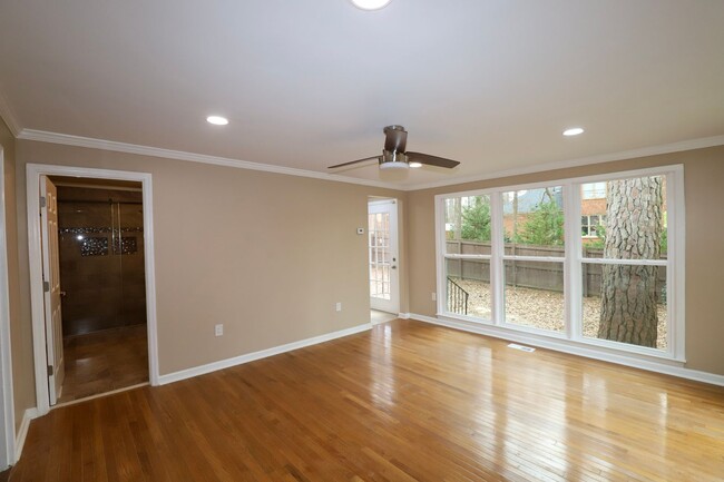 Building Photo - EXECUTIVE LUXURIOUS TOWNHOME