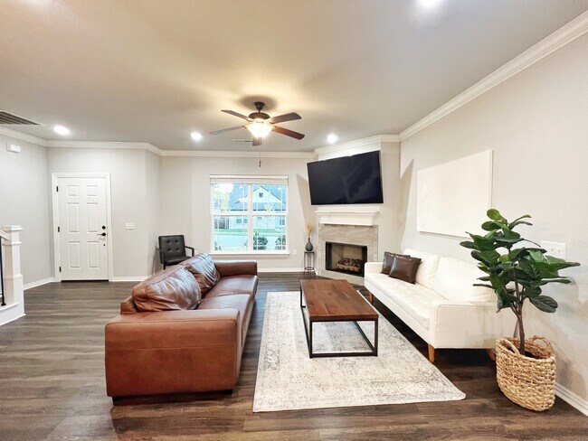 Building Photo - 327 W Kinniburgh Dr