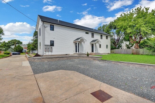 Building Photo - 25 Sunnybrook Dr E