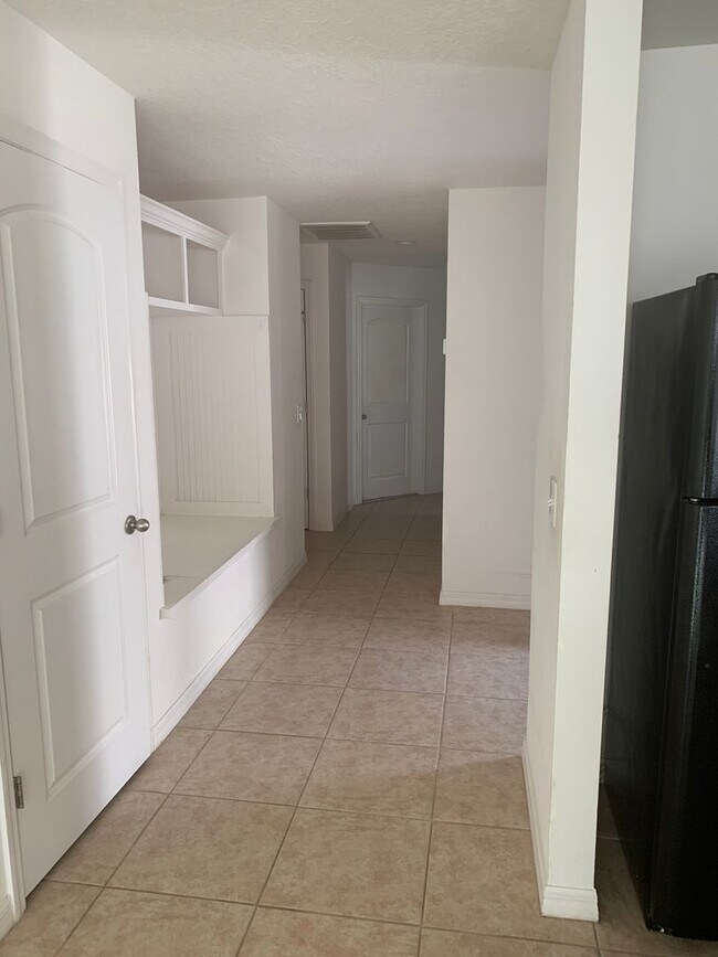 Building Photo - 5725 Lacar Way