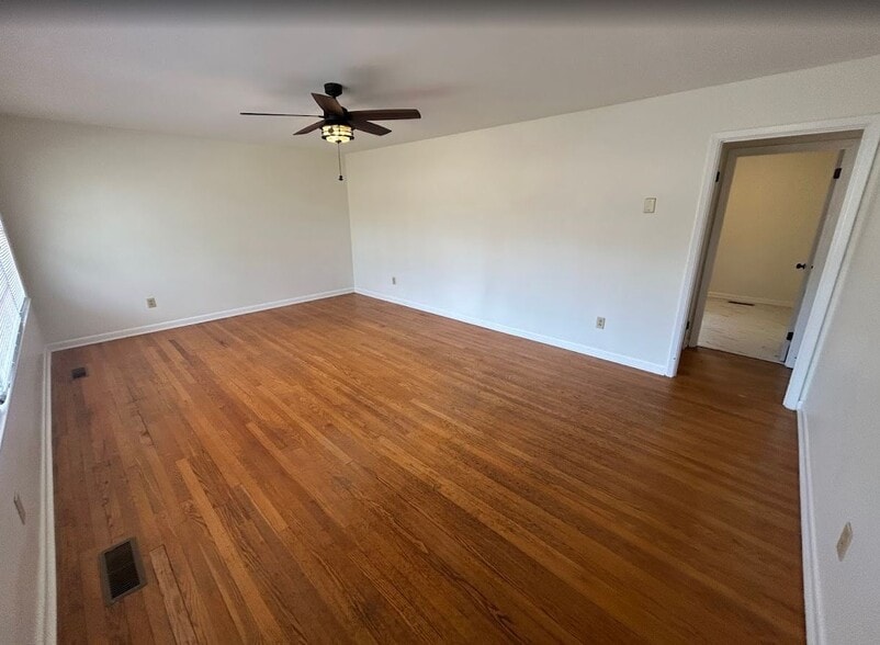 Building Photo - 3013 Scenic Dr