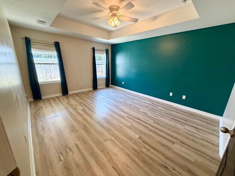 Building Photo - 500 Baywood Ct