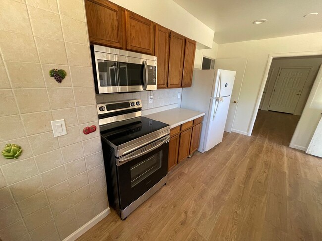 Building Photo - Wonderful and Spacious 4 Bedroom Concord H...