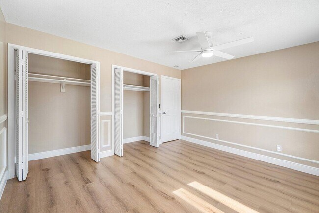 Building Photo - 5065 Horseshoe Cir N