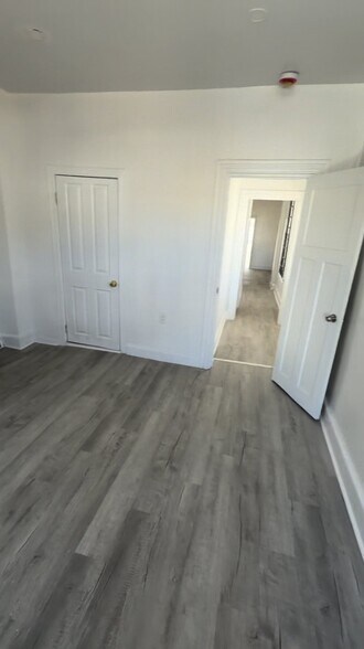 Building Photo - 415 S 10th St