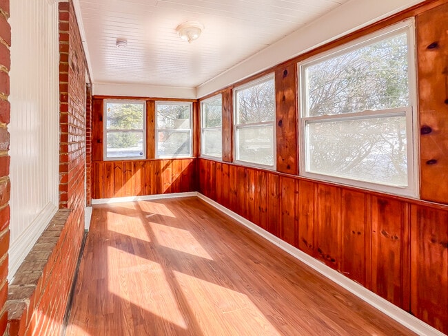 Building Photo - 1006 Greystone Ave