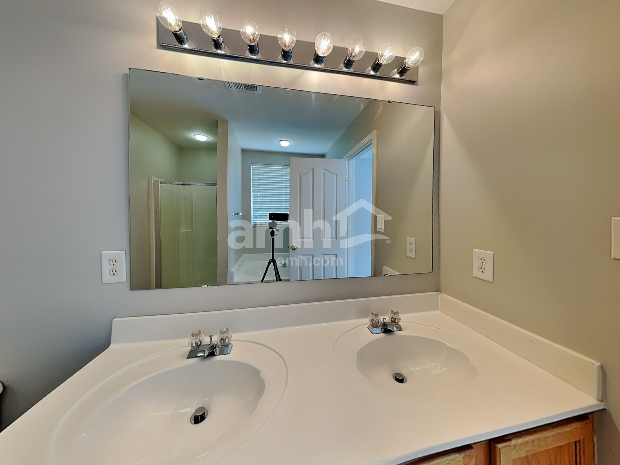 Building Photo - 2001 Moonstone Ln