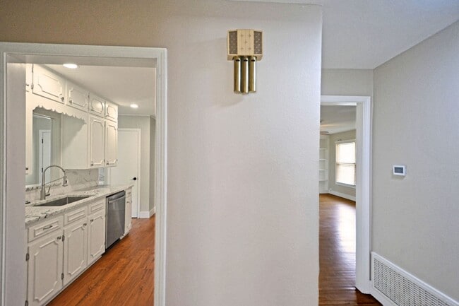 Building Photo - 671 W Merriweather St