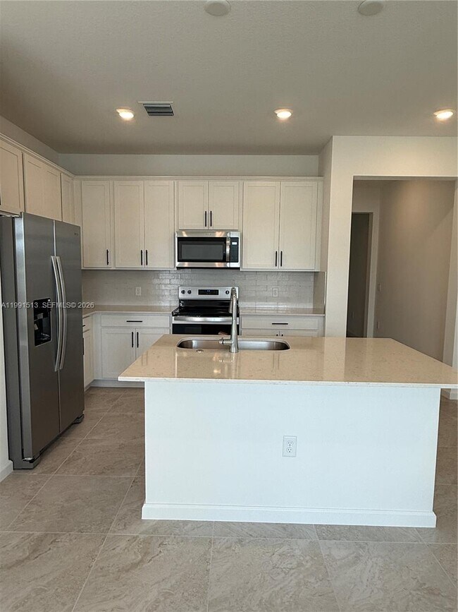 Building Photo - 4286 Effendi Dr