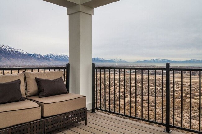 Building Photo - Charming 4-bedroom, 2.5-bathroom home