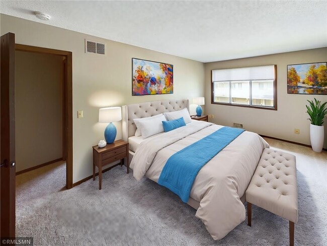 Building Photo - 9343 Ranchview Ln N