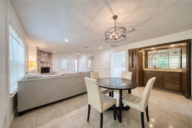 Building Photo - 7838 Vickijohn Dr